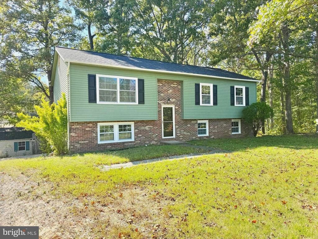2 KELLY CT, Fredericksburg, VA 22407