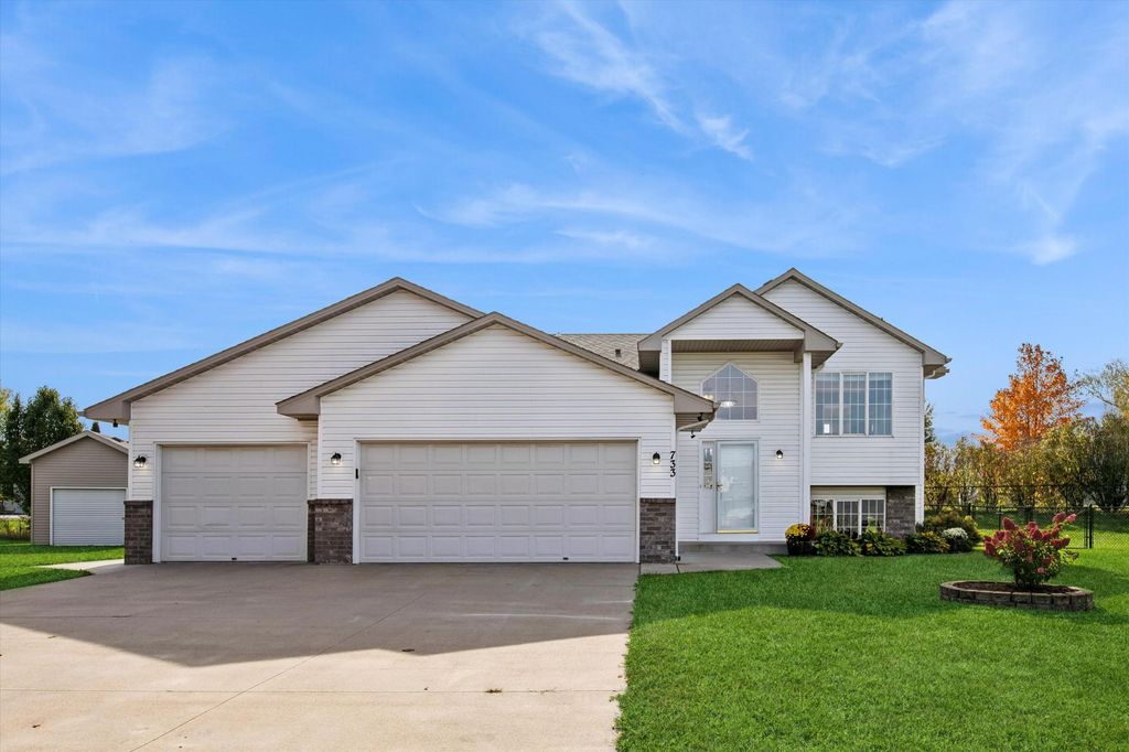 733 Obrien Parkway, Belle Plaine, MN 56011 — exterior