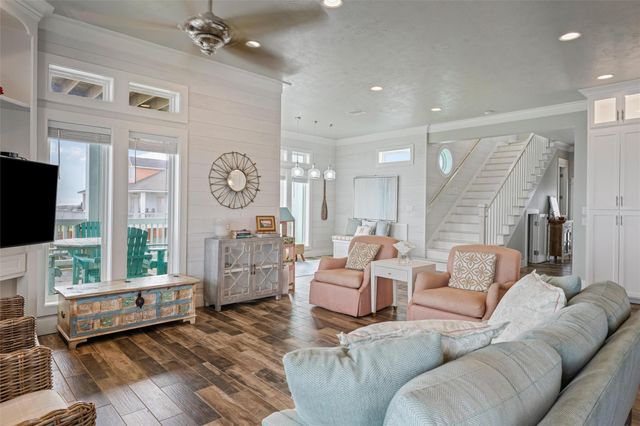 3116 James, Crystal Beach, TX 77650