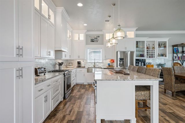 3116 James, Crystal Beach, TX 77650