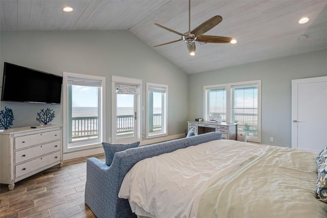 3116 James, Crystal Beach, TX 77650