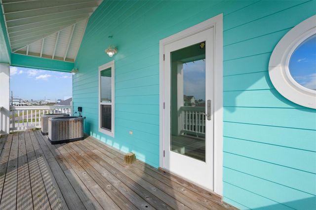 3116 James, Crystal Beach, TX 77650