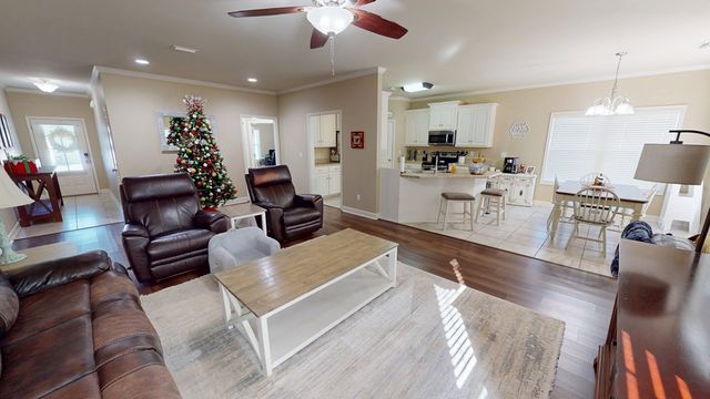 121 Tanglewood Drive, Headland, AL 36345