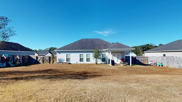 121 Tanglewood Drive, Headland, AL 36345