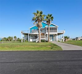 3902 3rd Street, Galveston, TX 77554