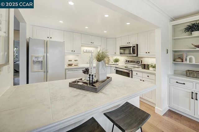 1317 Ptarmigan Dr 6, Walnut Creek, CA 94595