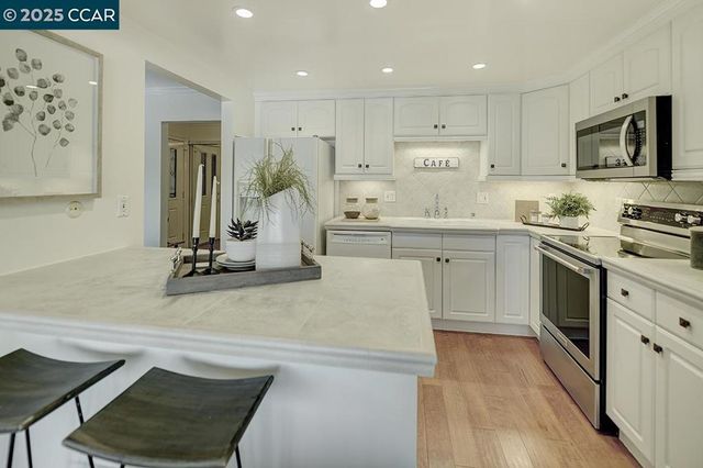 1317 Ptarmigan Dr 6, Walnut Creek, CA 94595