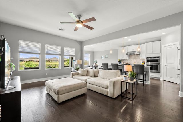 1012 S San Marcos ST, Manor, TX 78653