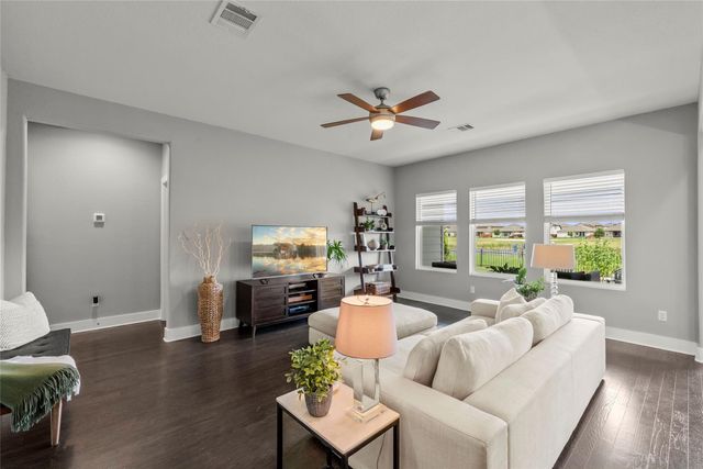1012 S San Marcos ST, Manor, TX 78653