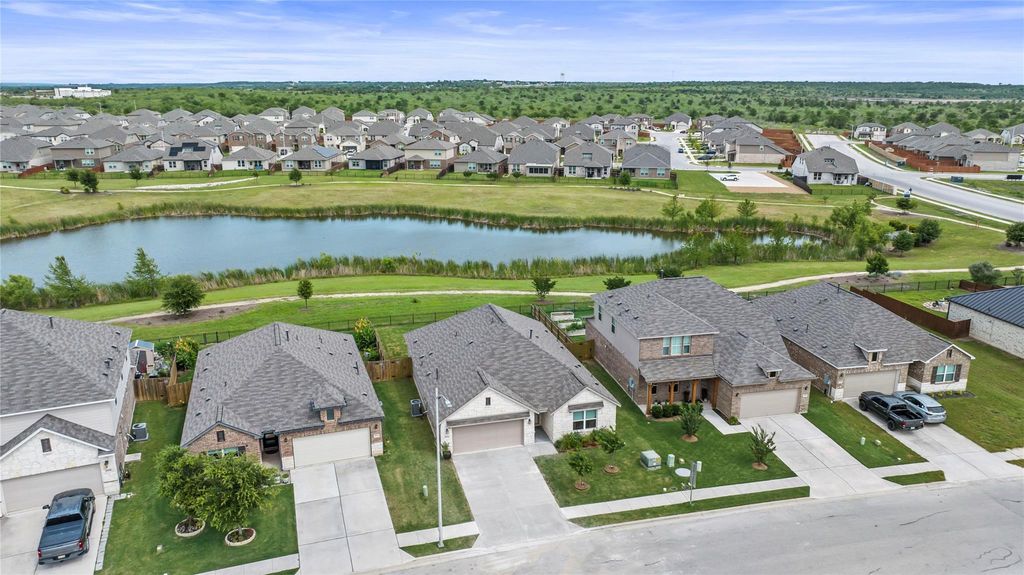 1012 S San Marcos ST, Manor, TX 78653