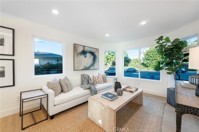 23534 Aetna, Woodland Hills, CA 91367