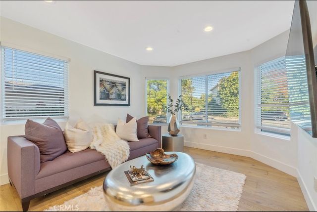23534 Aetna, Woodland Hills, CA 91367