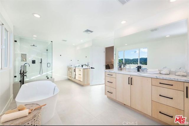 23534 Aetna, Woodland Hills, CA 91367