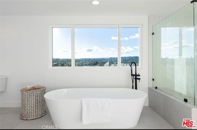 23534 Aetna, Woodland Hills, CA 91367