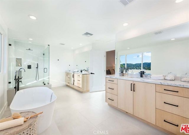 23534 Aetna, Woodland Hills, CA 91367