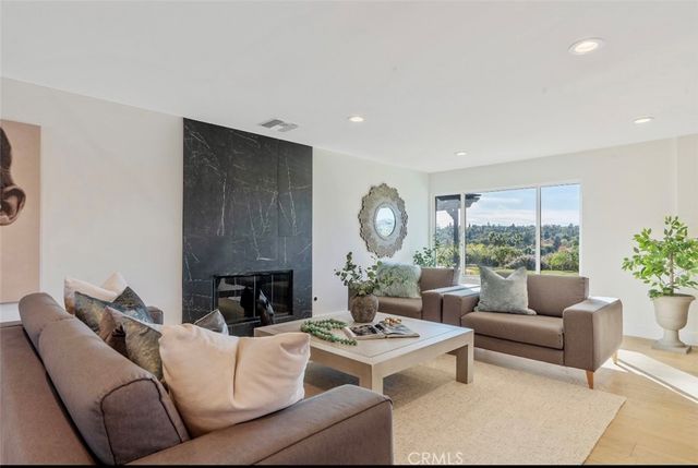 23534 Aetna, Woodland Hills, CA 91367