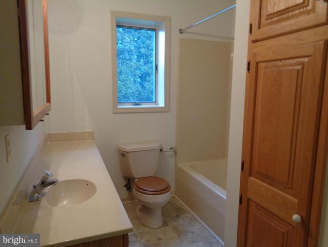 428 MARTINA DRIVE, Chambersburg, PA 17201