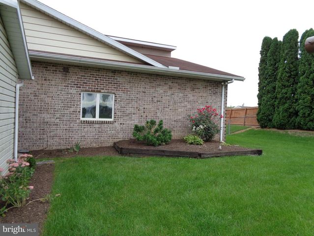 428 MARTINA DRIVE, Chambersburg, PA 17201