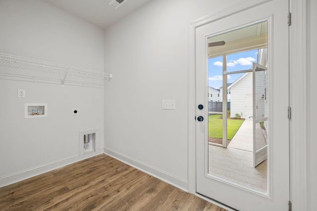 785 Blueway Avenue, Summerville, SC 29486