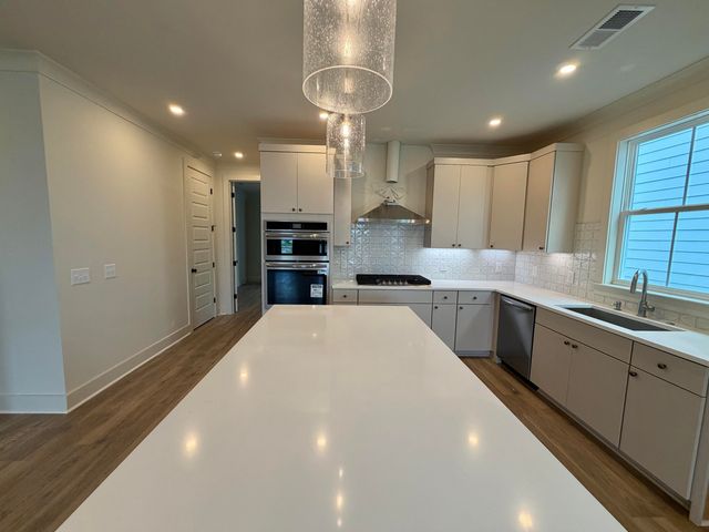 785 Blueway Avenue, Summerville, SC 29486