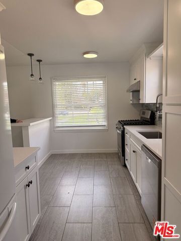 7536 Shoup Avenue, West Hills (los Angeles), CA 91307