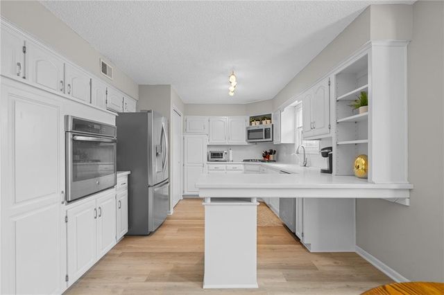 7623 Slater Street, Overland Park, KS 66204