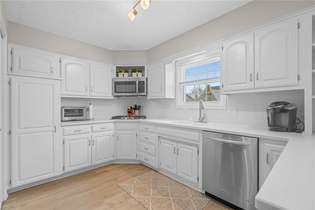 7623 Slater Street, Overland Park, KS 66204