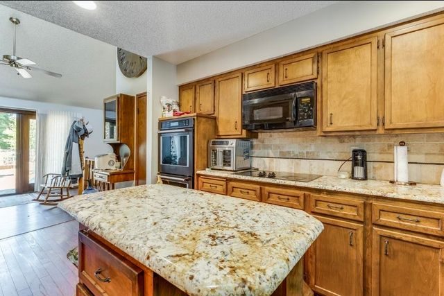 16 N Circle Dr, Mulvane, KS 67110