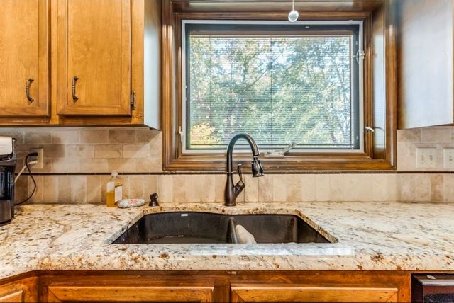 16 N Circle Dr, Mulvane, KS 67110