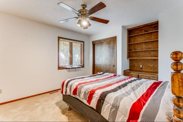 16 N Circle Dr, Mulvane, KS 67110