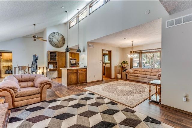16 N Circle Dr, Mulvane, KS 67110