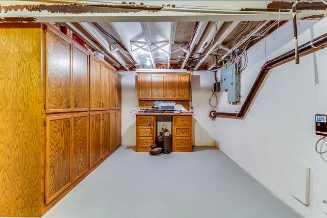 16 N Circle Dr, Mulvane, KS 67110