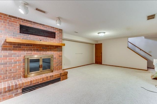 16 N Circle Dr, Mulvane, KS 67110