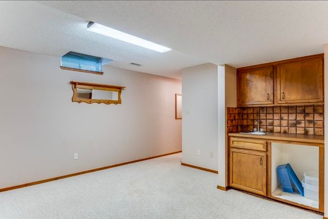 16 N Circle Dr, Mulvane, KS 67110