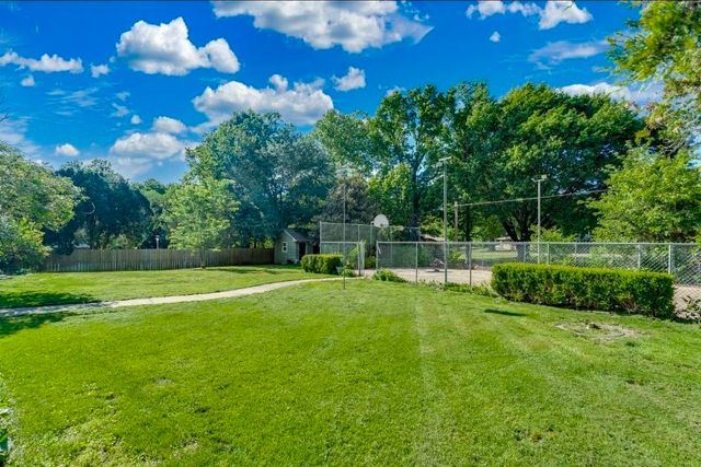 16 N Circle Dr, Mulvane, KS 67110