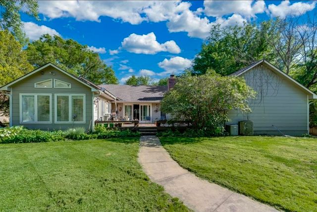 16 N Circle Dr, Mulvane, KS 67110