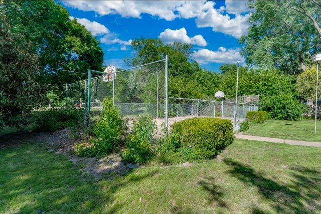 16 N Circle Dr, Mulvane, KS 67110