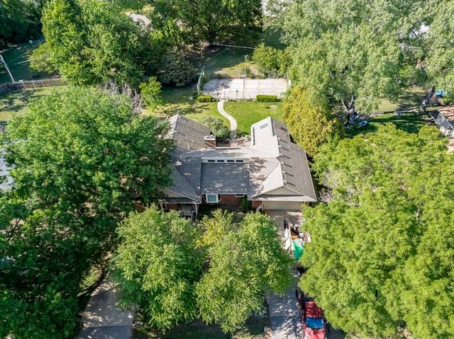 16 N Circle Dr, Mulvane, KS 67110