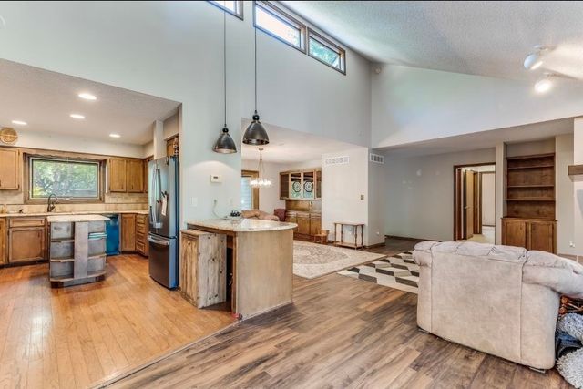 16 N Circle Dr, Mulvane, KS 67110