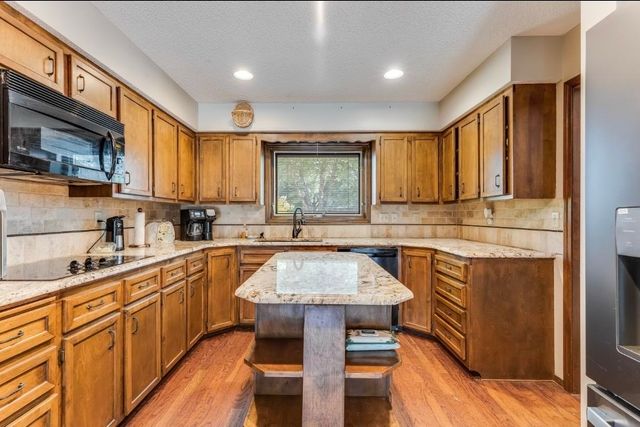 16 N Circle Dr, Mulvane, KS 67110