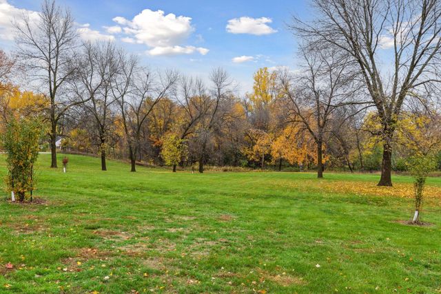 2280 Polar Way, North Saint Paul, MN 55109