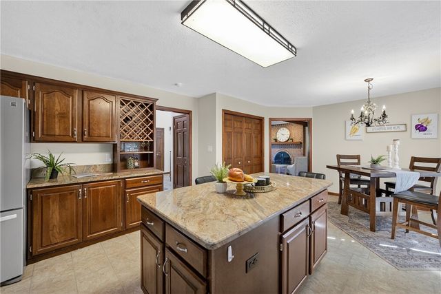 2455 Dogwood Dr, Franklin Park, PA 15090