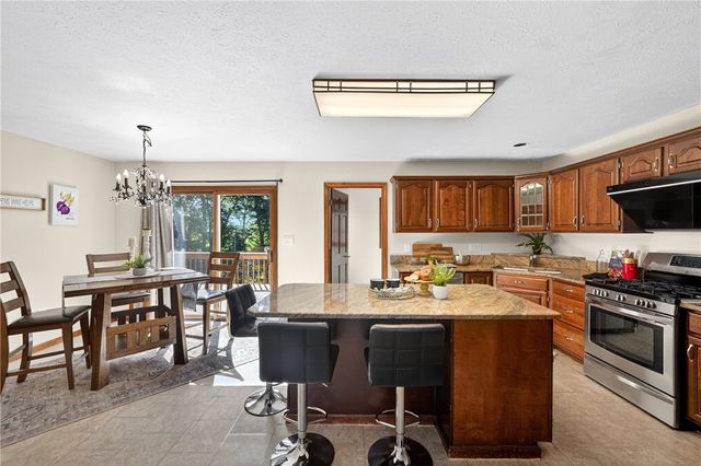 2455 Dogwood Dr, Franklin Park, PA 15090