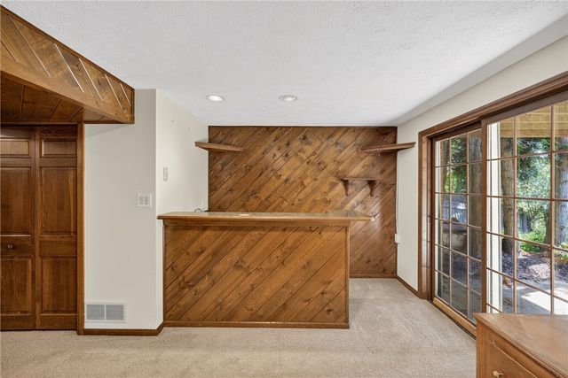 2455 Dogwood Dr, Franklin Park, PA 15090