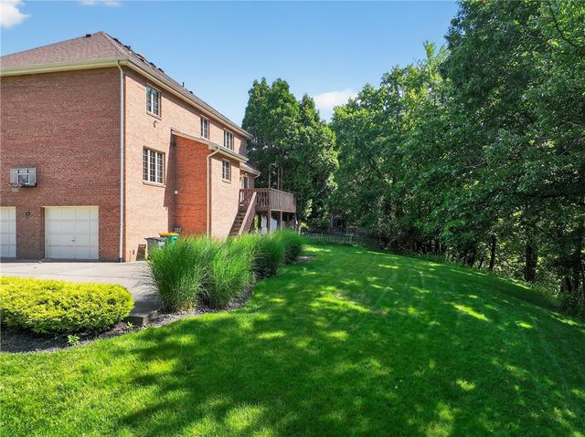 2455 Dogwood Dr, Franklin Park, PA 15090