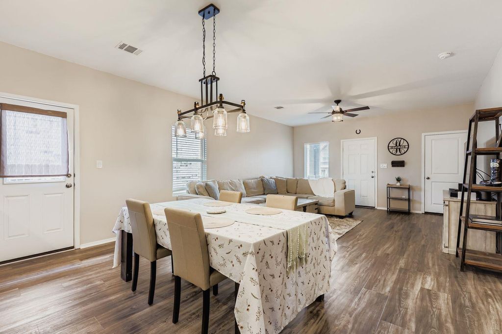 192 Standing Rock LN, Marble Falls, TX 78654