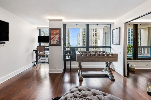1030 N STATE Street 2GH, Chicago, IL 60610