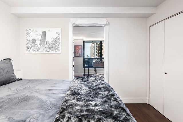 1030 N STATE Street 2GH, Chicago, IL 60610