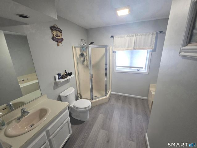 18 North Lake Shore Drive, Brookfield, CT 06804