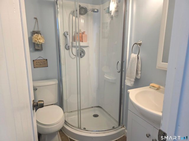 18 North Lake Shore Drive, Brookfield, CT 06804